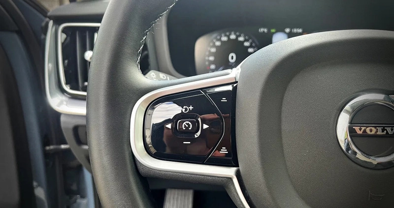 Volvo V60 Cross Country cena 174900 przebieg: 34891, rok produkcji 2022 z Skoczów małe 352
